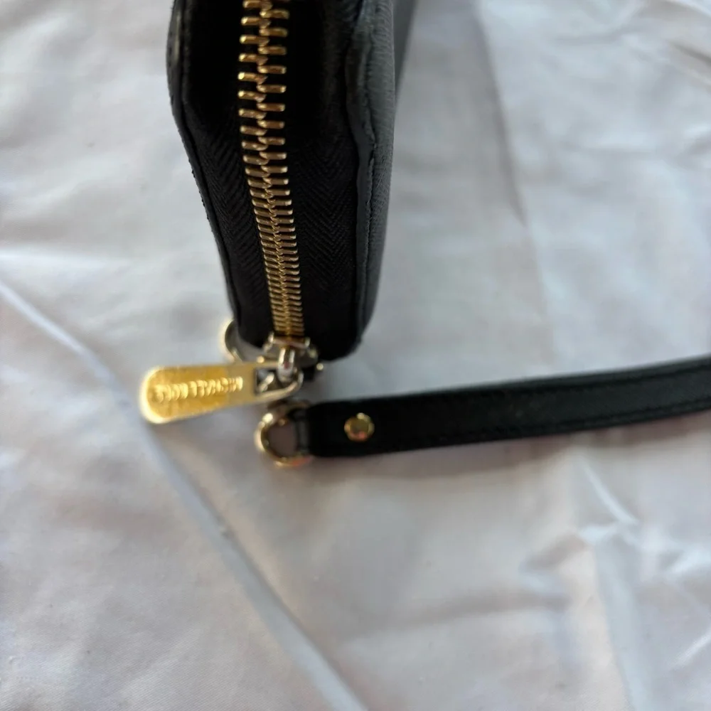 Michael Kors Black Wristlet‎ Wallet - Picture 2 of 9